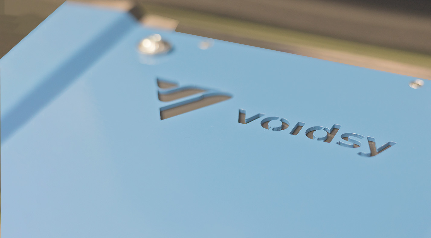 Close-up of the voidsy logo on the 3D V-ROX Photothermal Tomography system used in Photothermal Tomography Training in Austria.